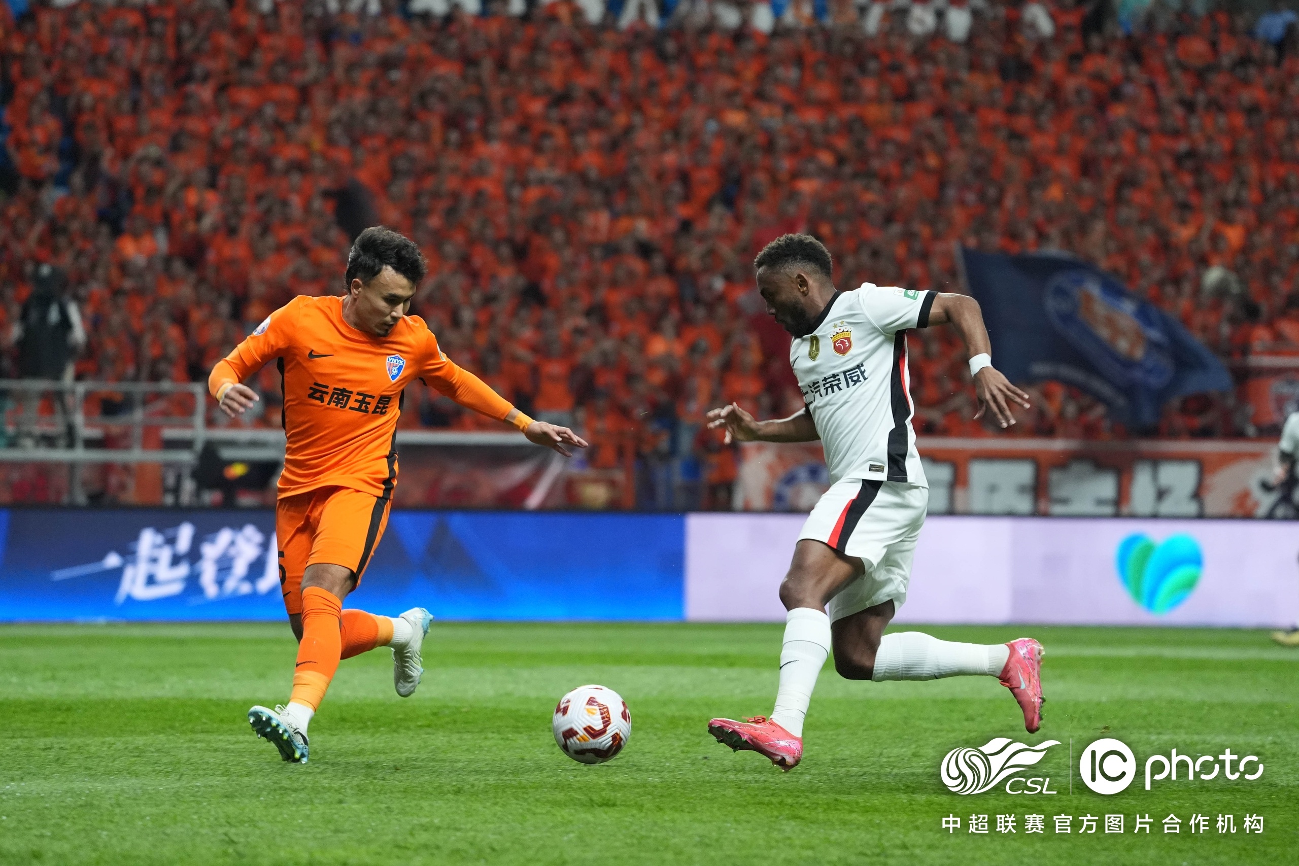 宝威娱乐平台 -赛地聚焦——西甲关键时刻热度飙升；上海久事队长鼓劲；底气十足；细节决定成败 