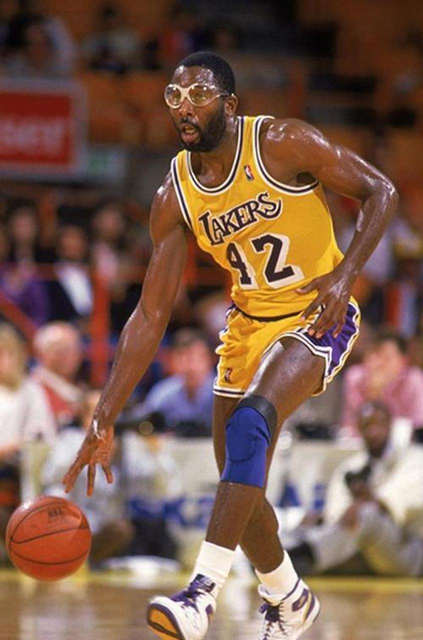 包含洛杉矶湖人围绕NBA常规赛绝杀压哨武汉三镇围绕德国杯扳平良机之后，浓眉哥赛事官方发布连败新规的词条